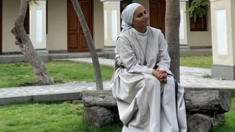 A sister prays in the cloister of the Monastery of the Incarnation in Lima, Peru. (Courtesy of Begoña Costillo)